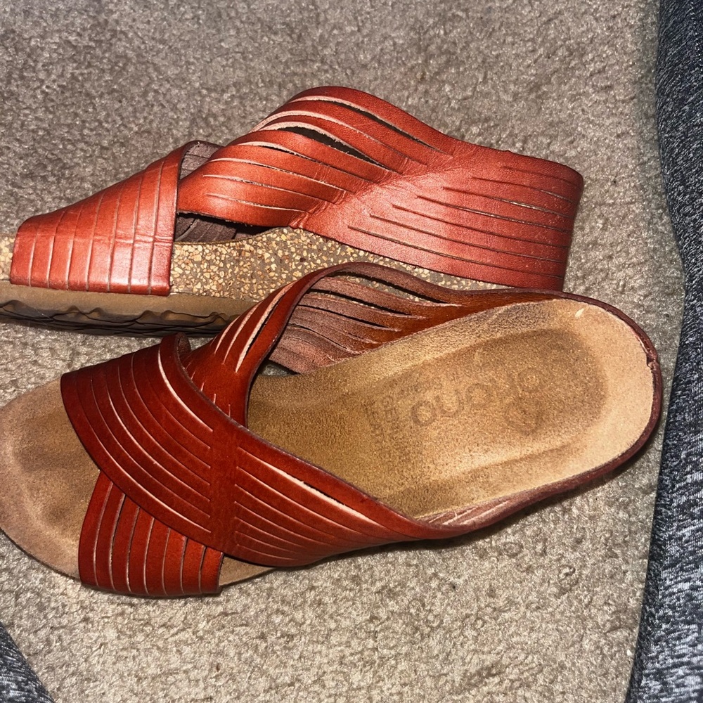 Stylish Women's Strappy Sandals in cognac brown